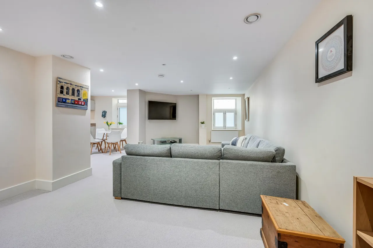 Flat 1, 1A High Street, Chelmsford, Essex, CM1 1BE, photo 6