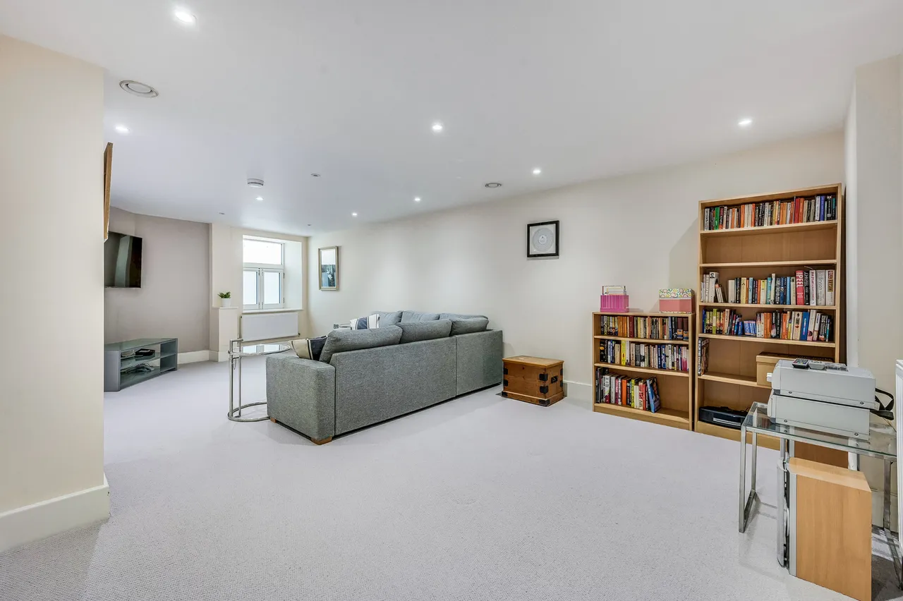 Flat 1, 1A High Street, Chelmsford, Essex, CM1 1BE, photo 4