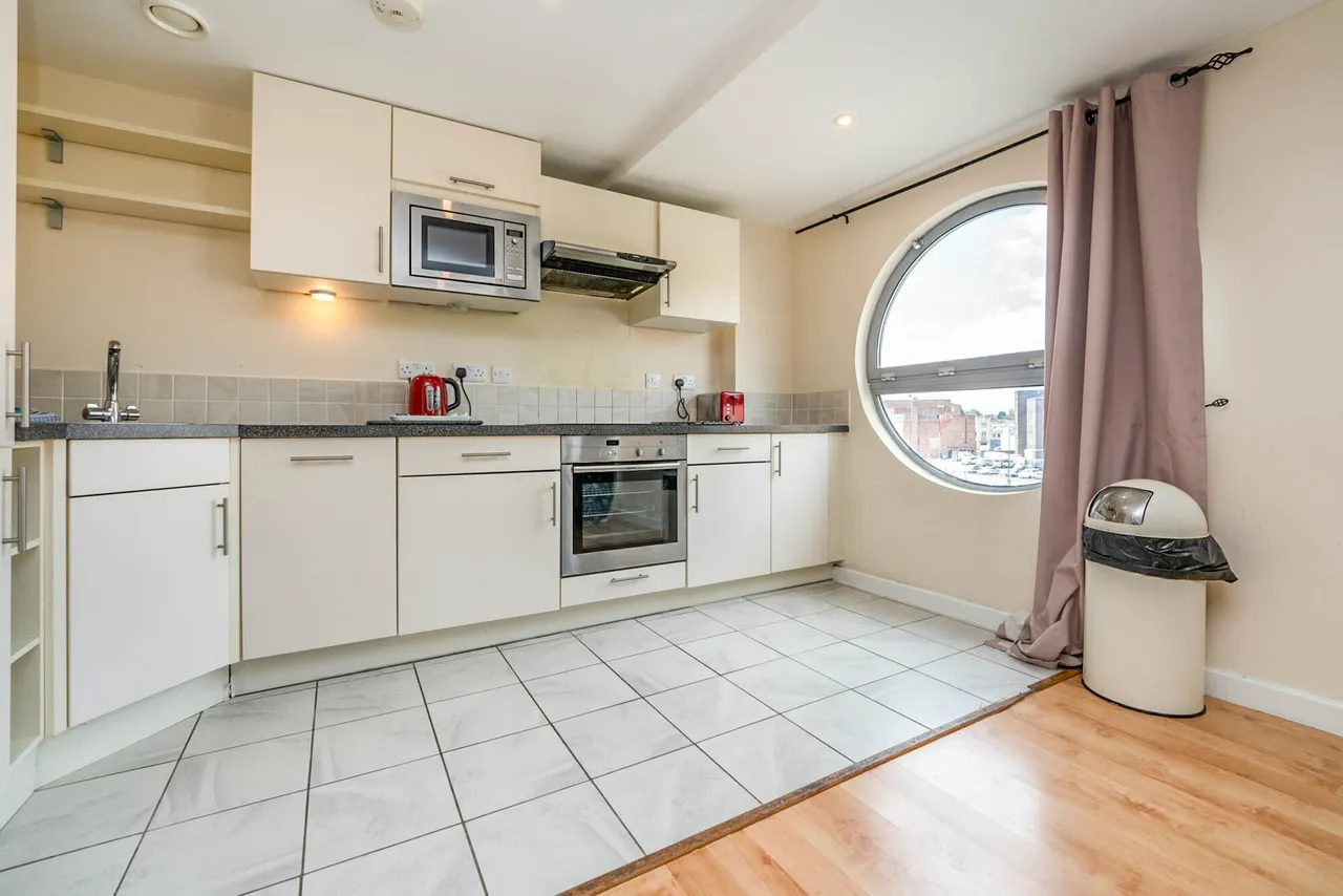 Beckhampton Street, Swindon, SN1, photo 2