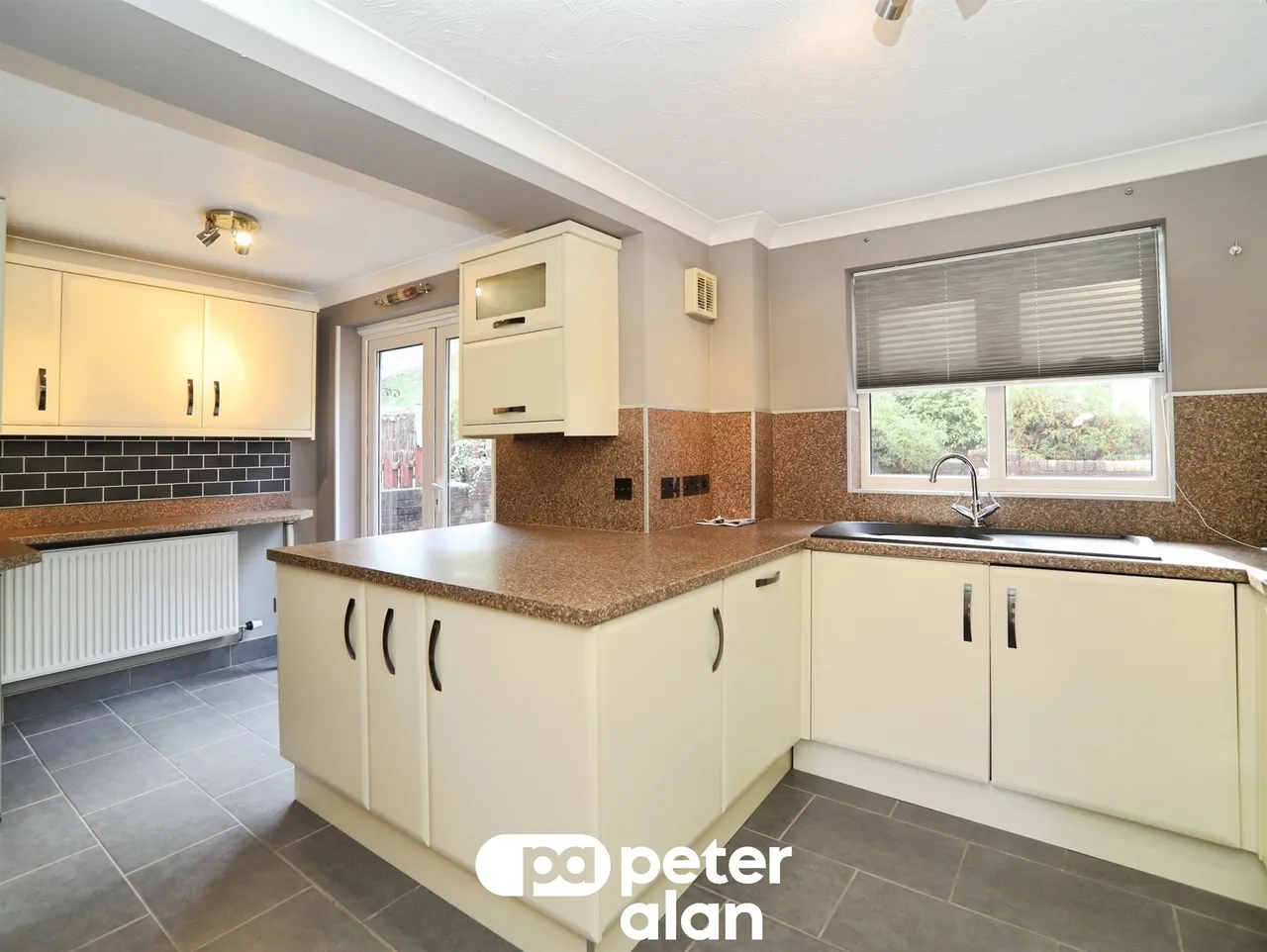 St. Andrews Drive, Blackwood, NP12, photo 5