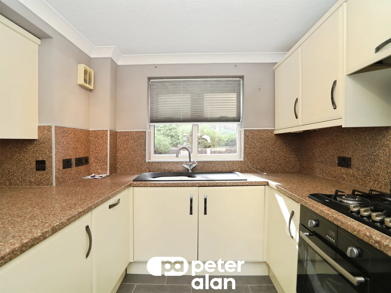 St. Andrews Drive, Blackwood, NP12, photo 7