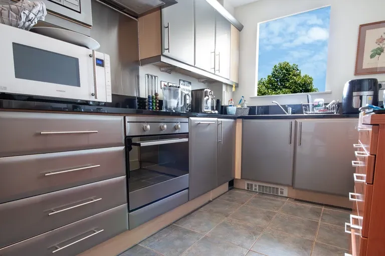 Llanvanor Road, Golders Green, NW2 2AR, photo 3