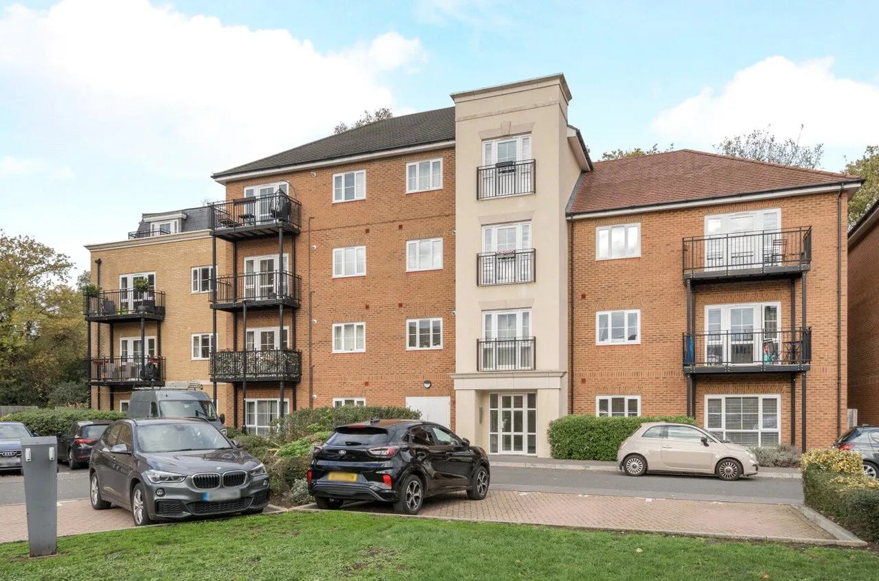 Alderson Grove, Hersham, KT12, photo 9
