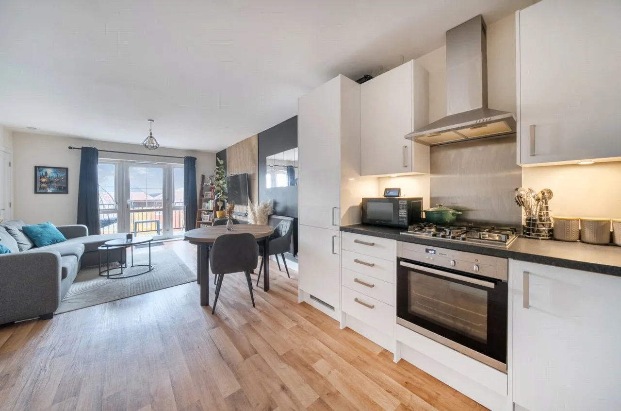 1 bed flat for sale, Alderson Grove, Hersham, KT12