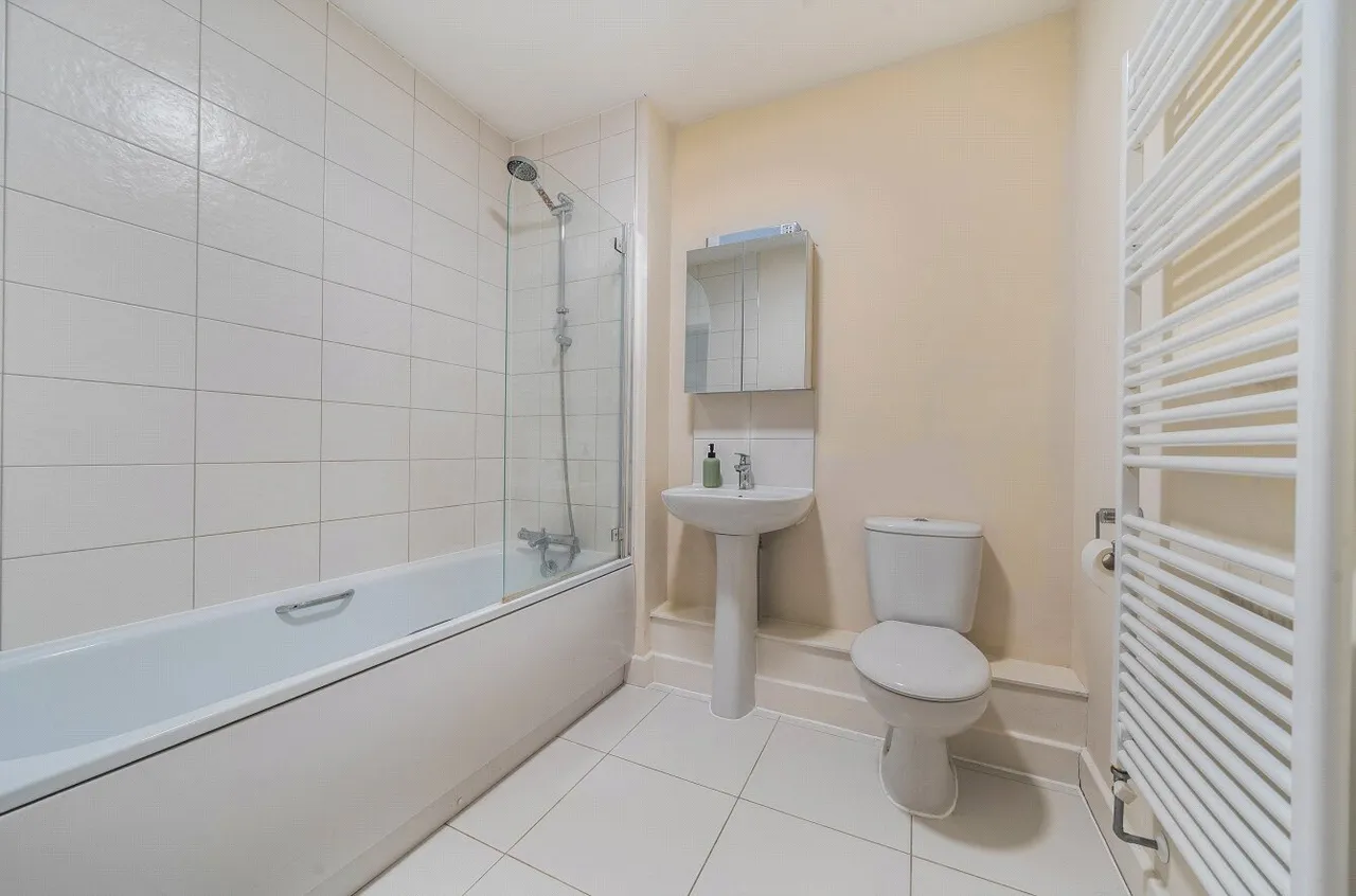 Alderson Grove, Hersham, KT12, photo 8