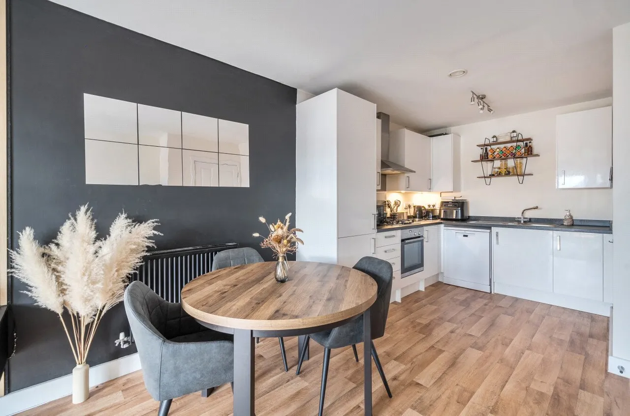 Alderson Grove, Hersham, KT12, photo 3