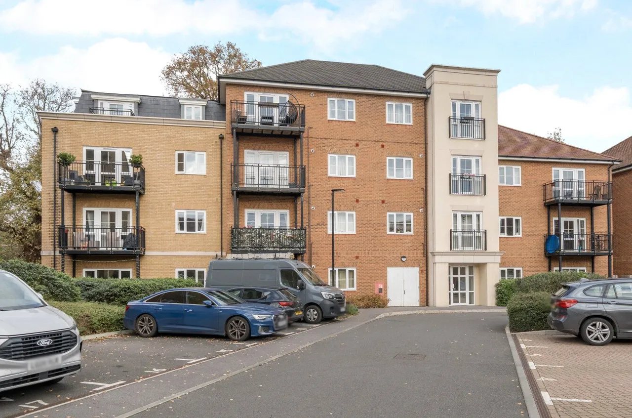 Alderson Grove, Hersham, KT12, photo 11