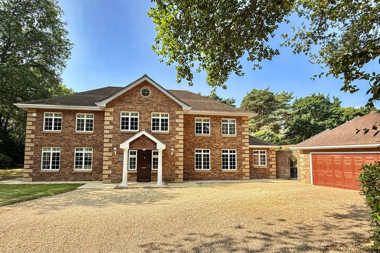 4 bed property for sale, Warren Drive, Ringwood, BH24