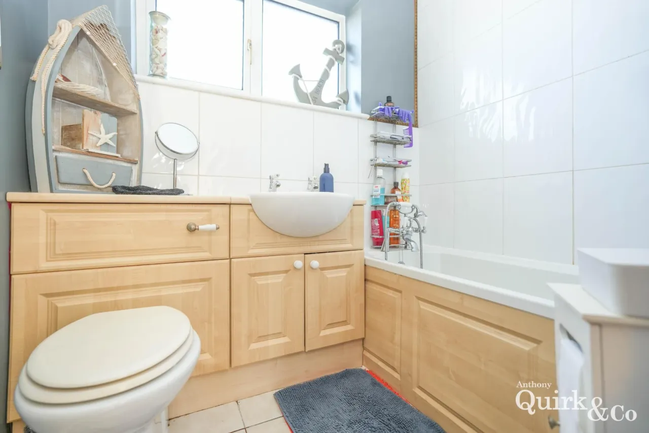 Caversham Park Avenue, Rayleigh, SS6, photo 14