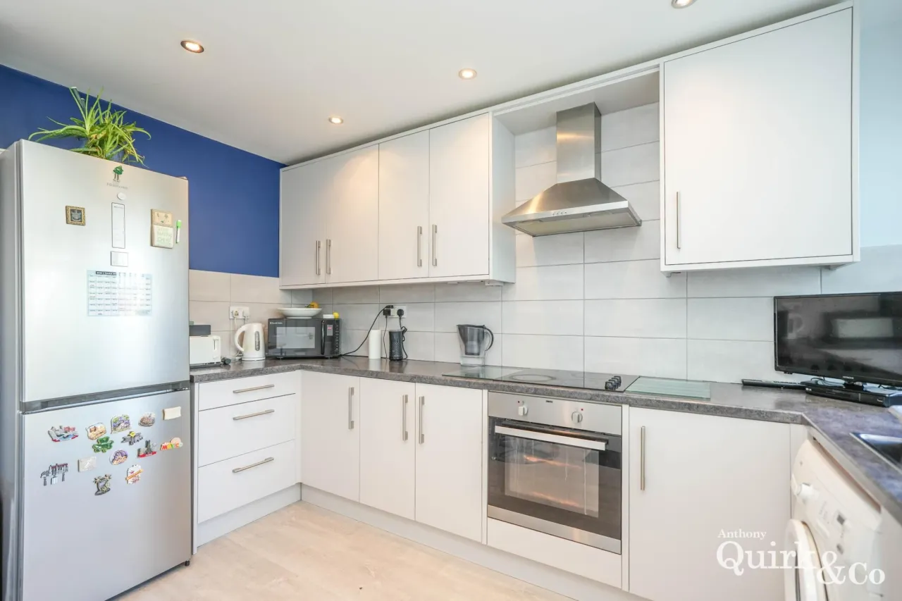 Caversham Park Avenue, Rayleigh, SS6, photo 2