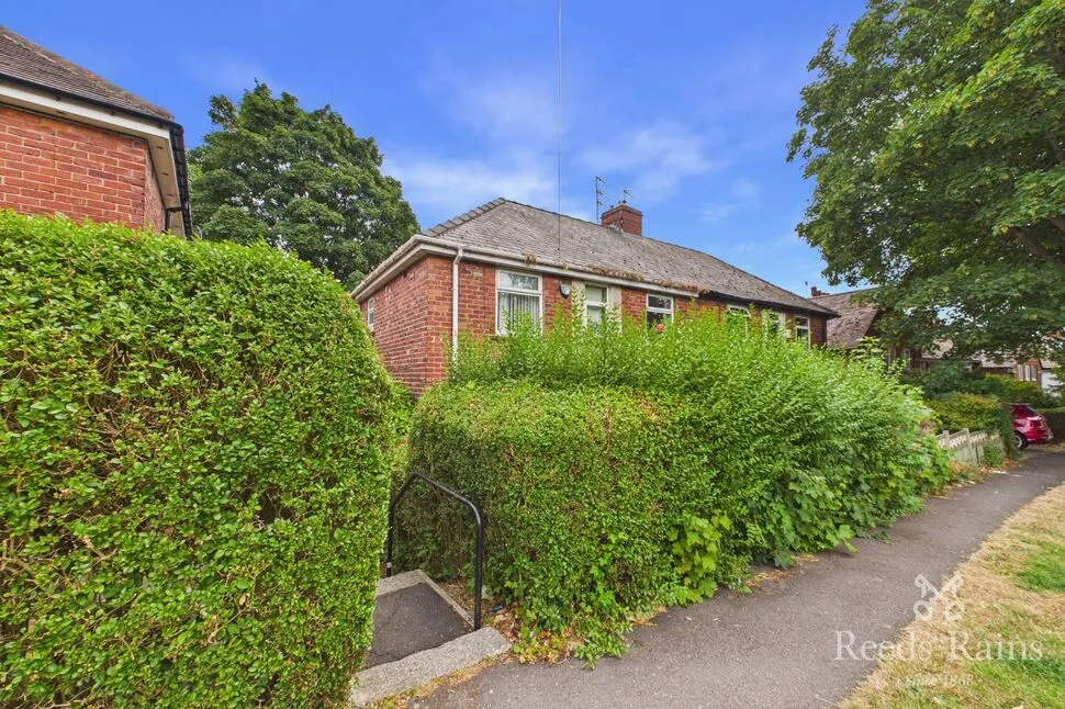 3 bed house for sale — Southey Hall Drive, Sheffield, S5