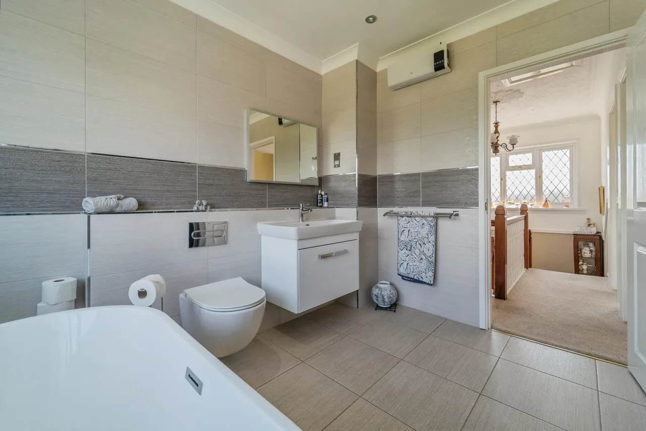 Bryngwyn Road, Llanelli, SA14, photo 17