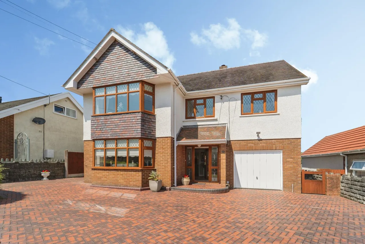 4 bed house for sale, Bryngwyn Road, Llanelli, SA14