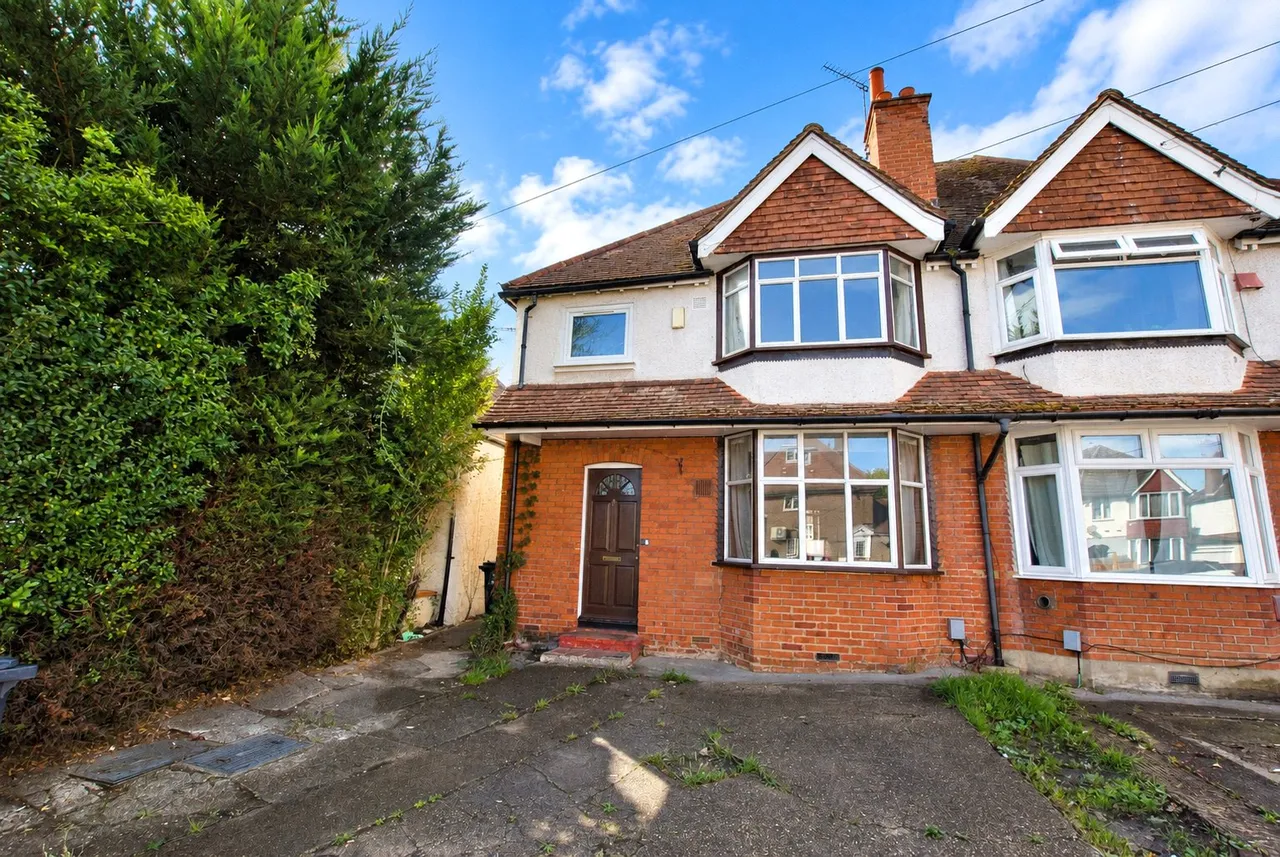 6 bed house to rent, Aldershot Road, Guildford, GU2