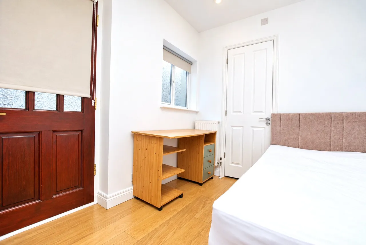 Aldershot Road, Guildford, GU2, photo 12