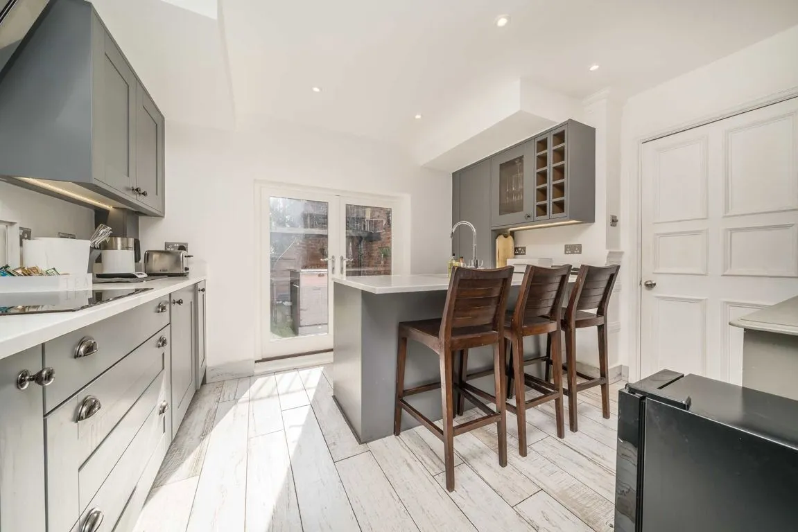 Devey Close, KT2, photo 3