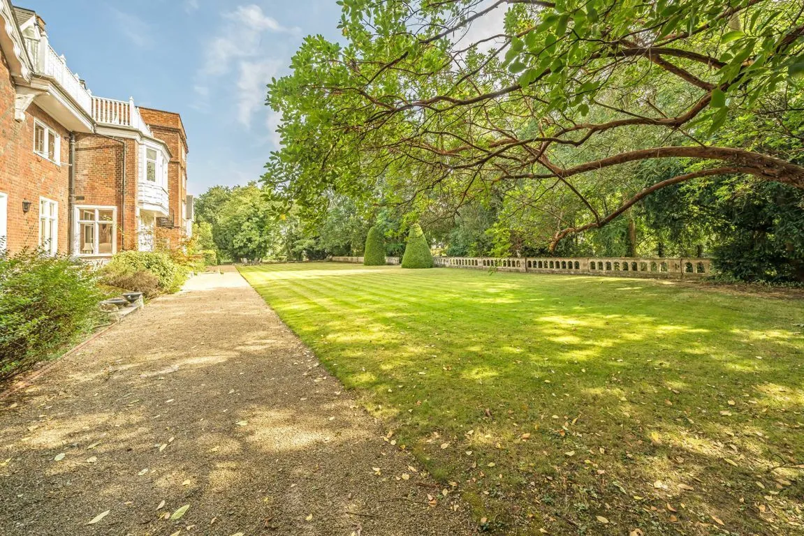 Devey Close, KT2, photo 10