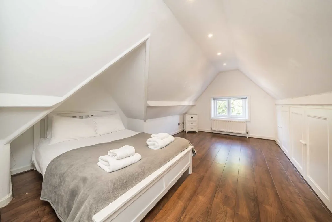 Devey Close, KT2, photo 8