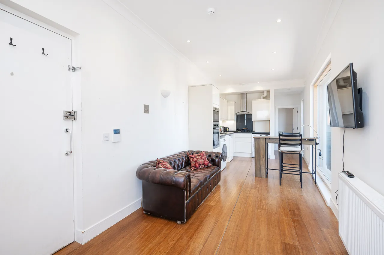 Flat 9, 84 Newark Street, LONDON, photo 6