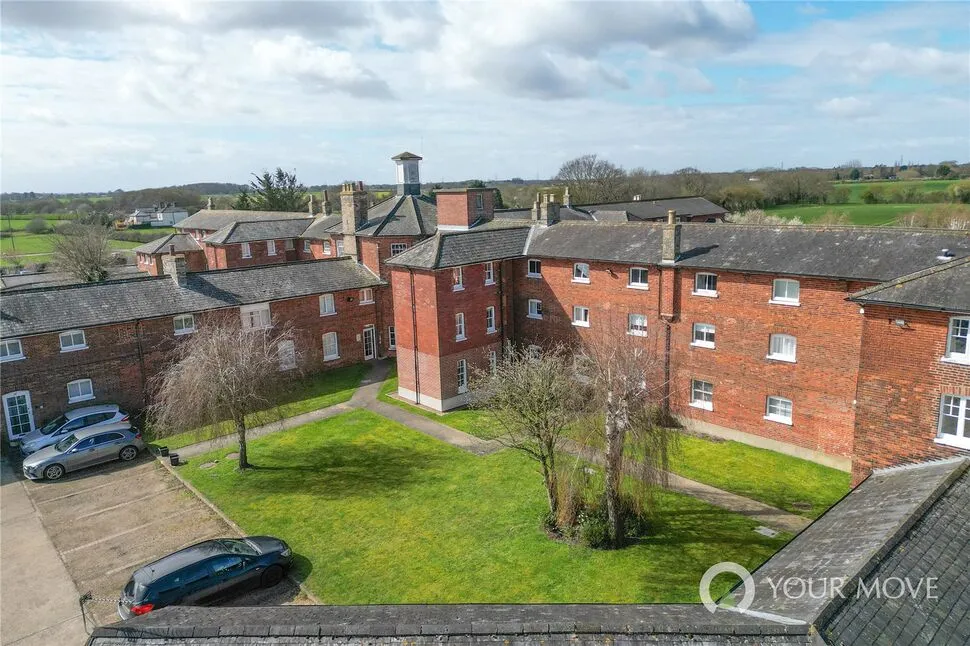 2 bed flat for sale — Hillcrest Court, Ipswich Road, Diss, IP21
