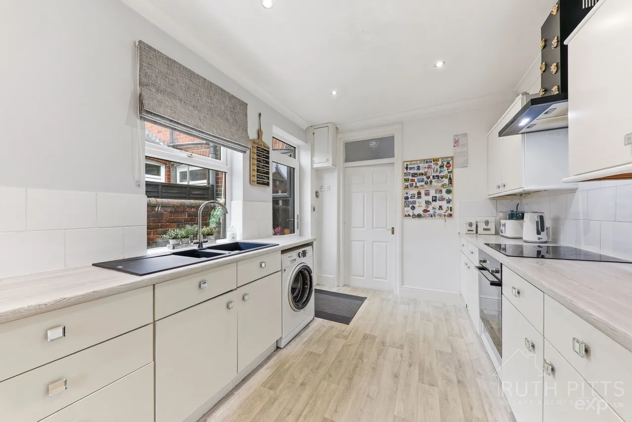 Aketon Road, Castleford, WF10, photo 7