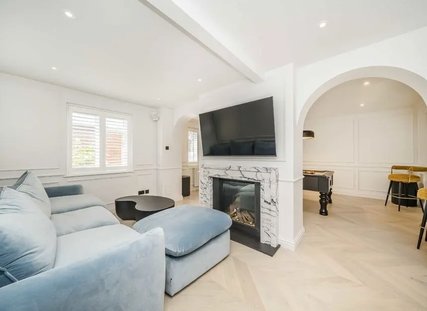Broomfield, Sunbury-On-Thames, TW16, photo 2