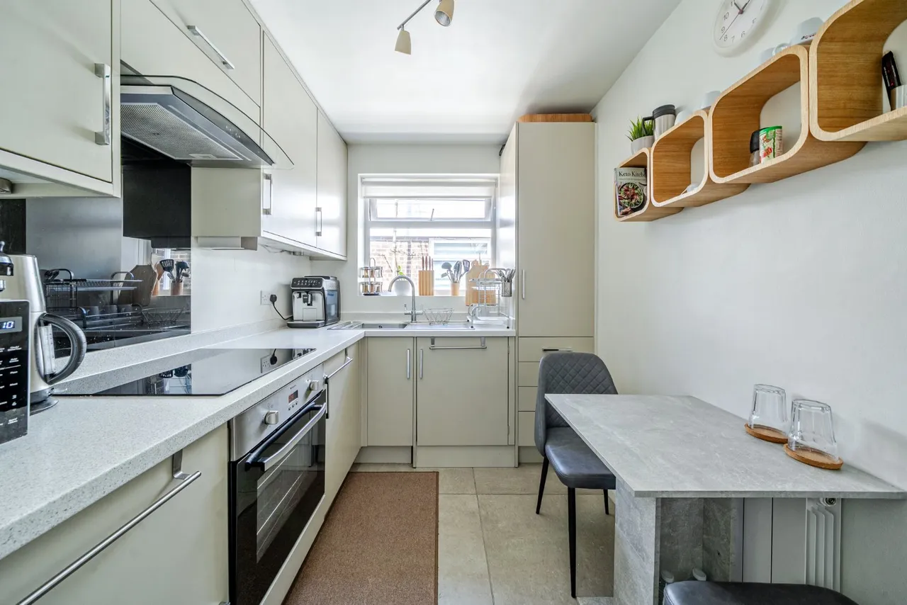 2 bed flat to rent, Park Road, Chiswick, W4