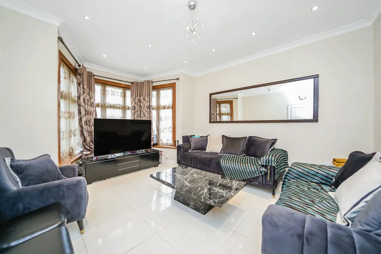 Vaughan Gardens, Ilford, IG1 3PA, photo 2