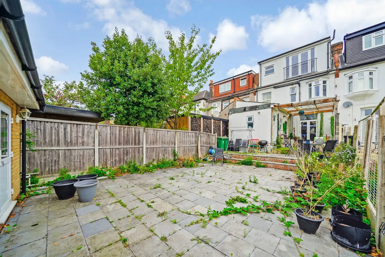 Vaughan Gardens, Ilford, IG1 3PA, photo 11