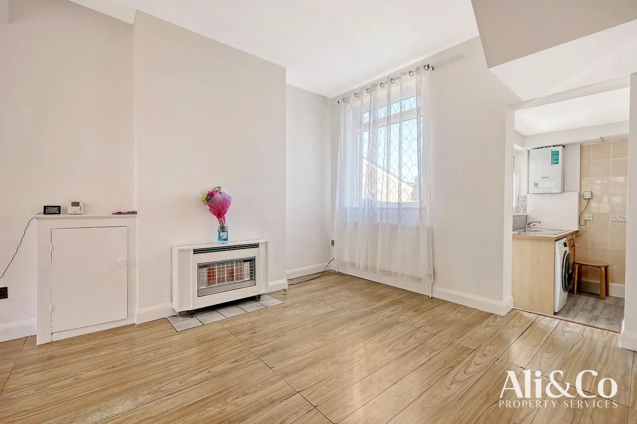 Hampden Road, Grays, Essex, RM17 5JW, photo 8