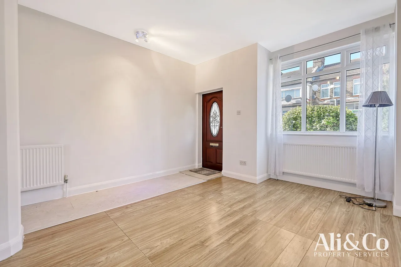 Hampden Road, Grays, Essex, RM17 5JW, photo 4