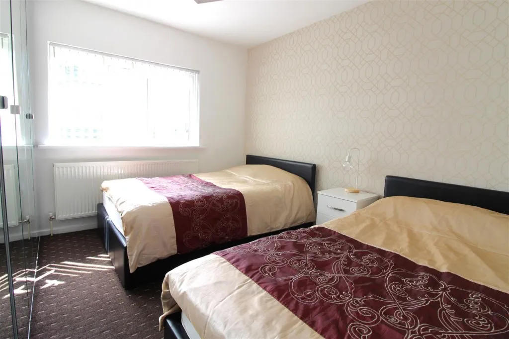 Leafield Close, Huddersfield, HD2, photo 13
