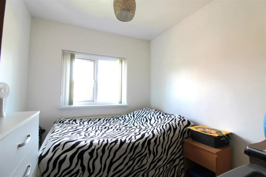 Leafield Close, Huddersfield, HD2, photo 17