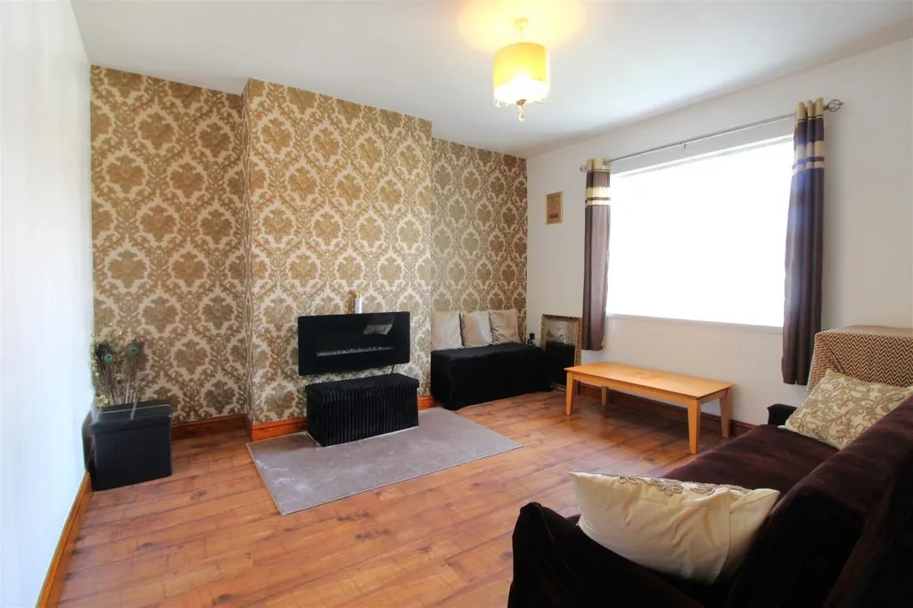 Leafield Close, Huddersfield, HD2, photo 4