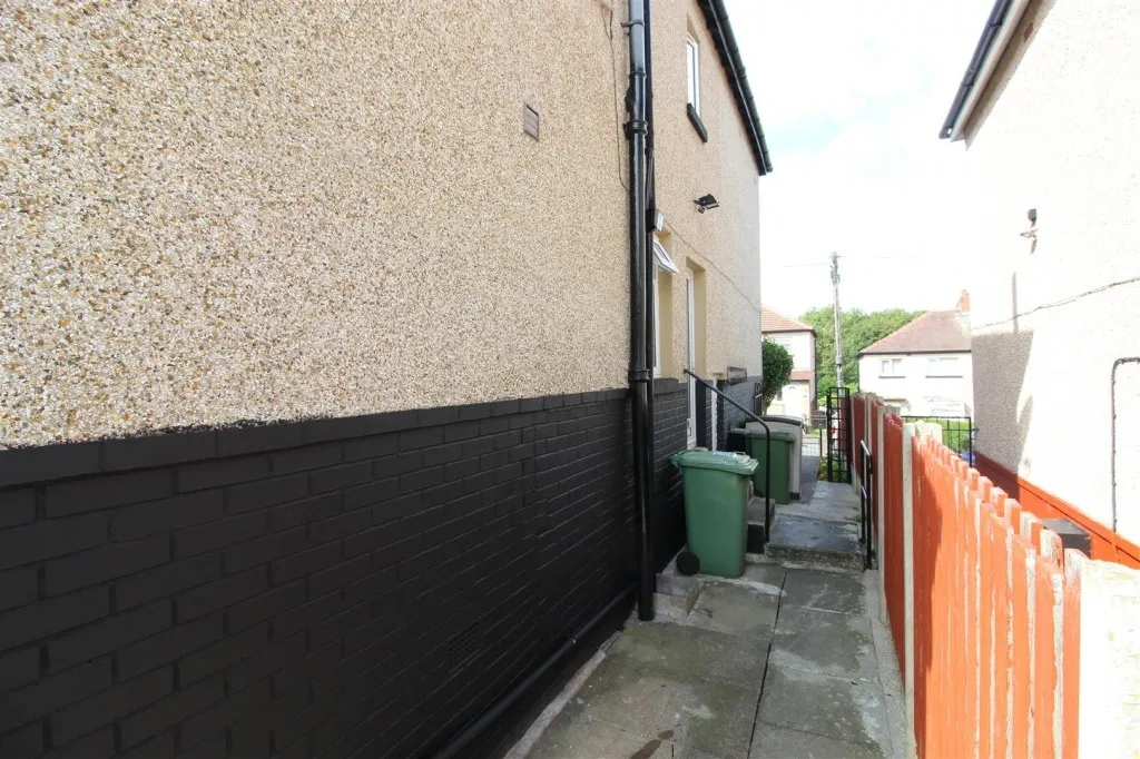 Leafield Close, Huddersfield, HD2, photo 27