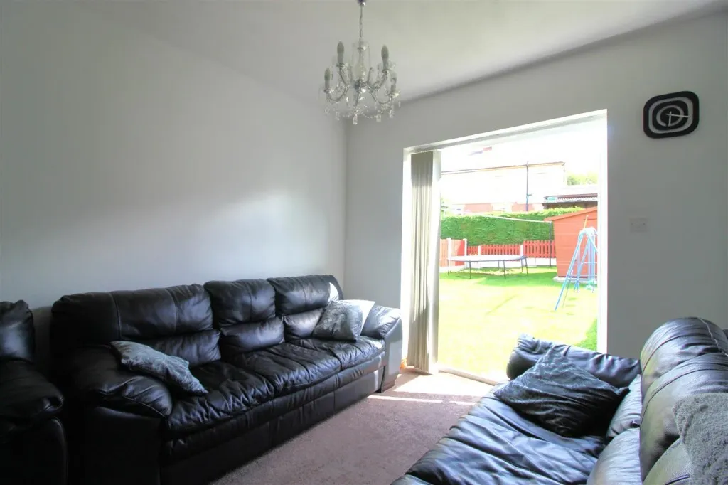 Leafield Close, Huddersfield, HD2, photo 20