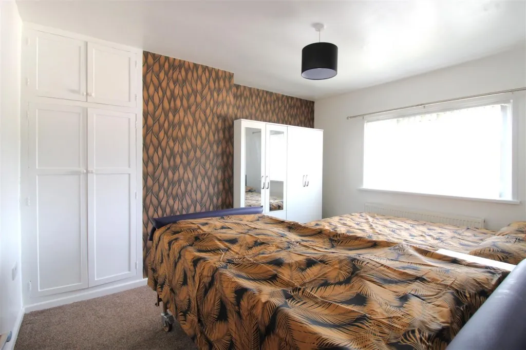 Leafield Close, Huddersfield, HD2, photo 15