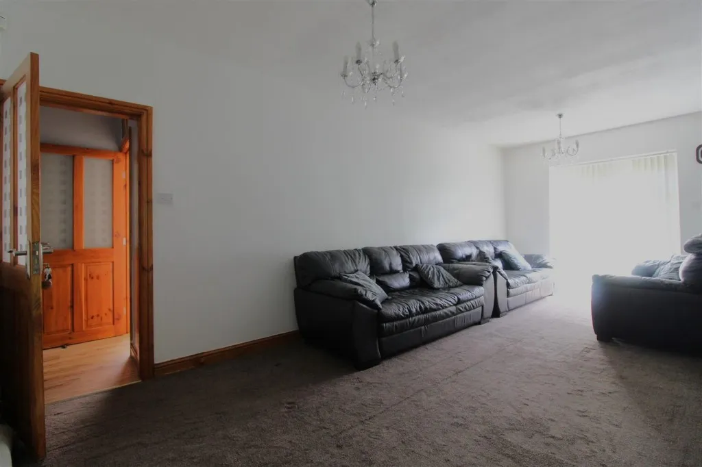 Leafield Close, Huddersfield, HD2, photo 7