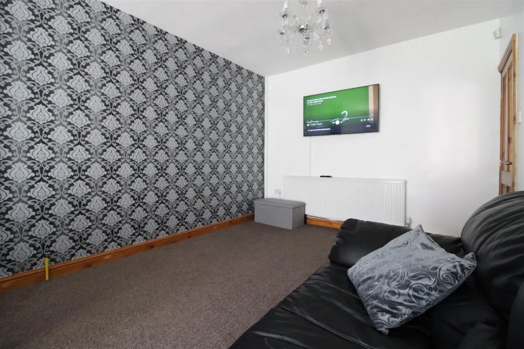 Leafield Close, Huddersfield, HD2, photo 10
