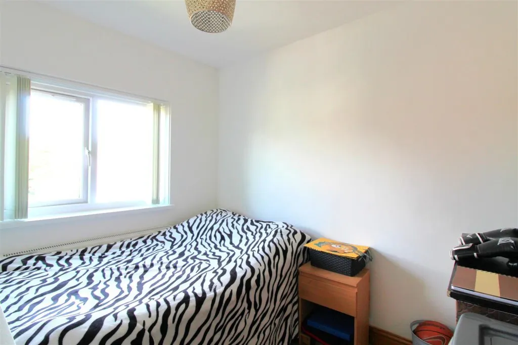 Leafield Close, Huddersfield, HD2, photo 18