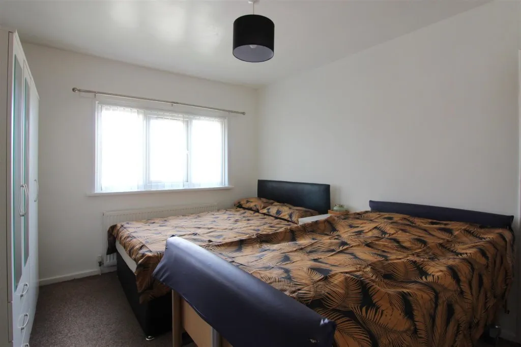 Leafield Close, Huddersfield, HD2, photo 16