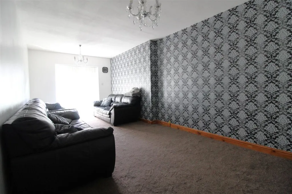 Leafield Close, Huddersfield, HD2, photo 9