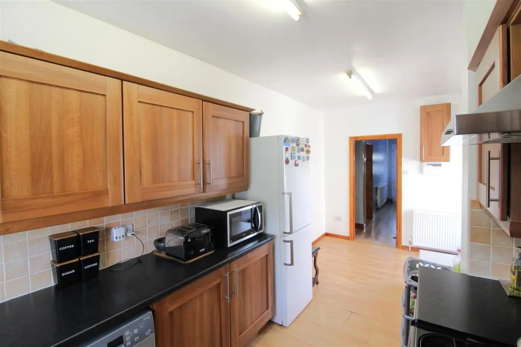 Leafield Close, Huddersfield, HD2, photo 6