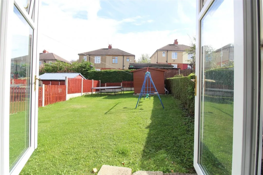 Leafield Close, Huddersfield, HD2, photo 22