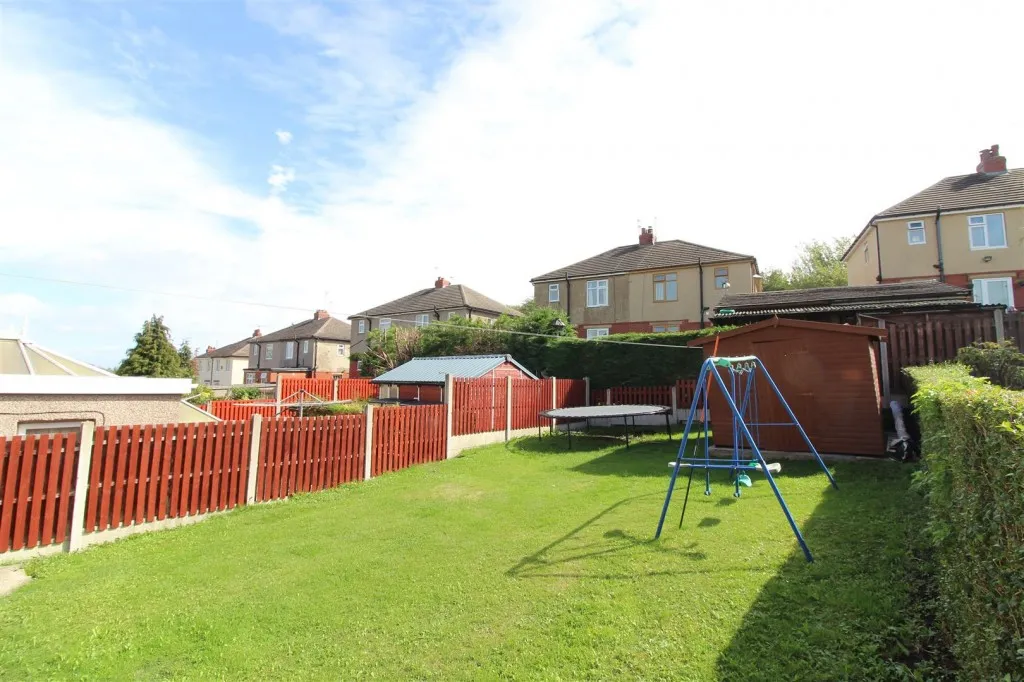 Leafield Close, Huddersfield, HD2, photo 23
