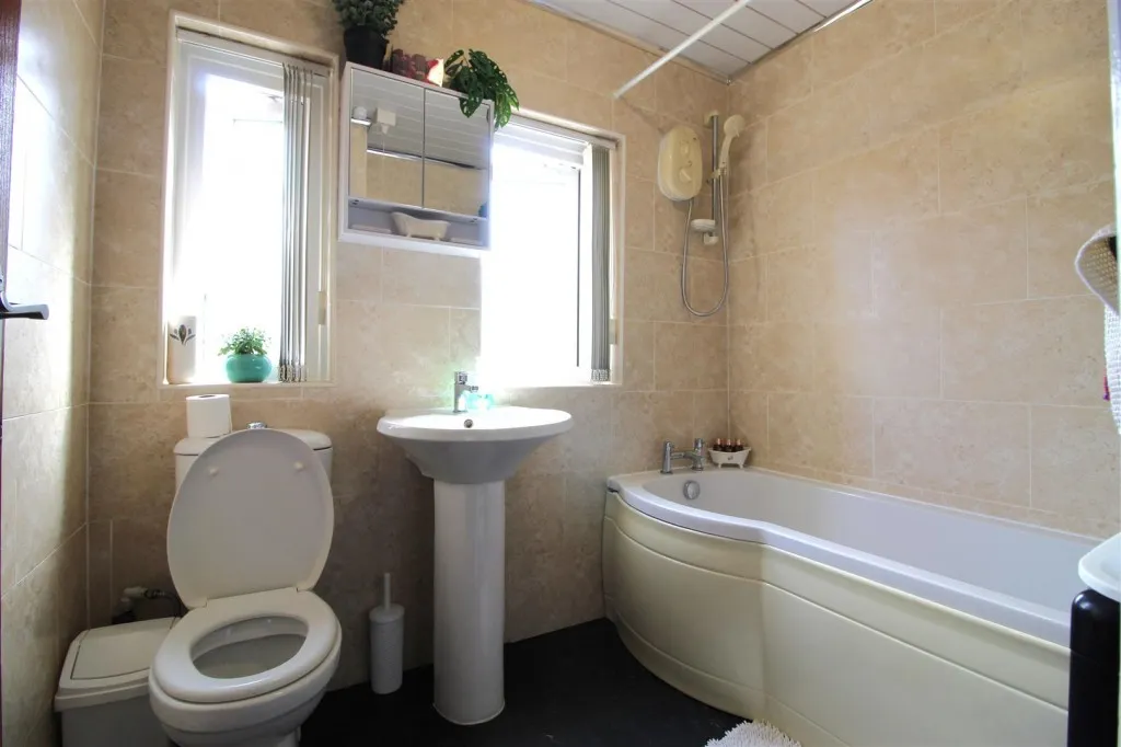 Leafield Close, Huddersfield, HD2, photo 19