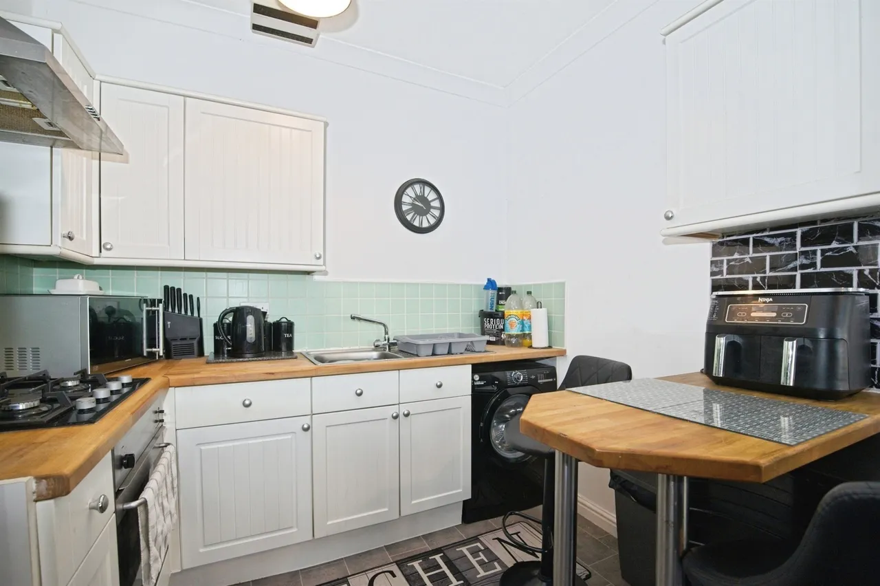 1 bed flat for sale, Mill Street, Pontypridd, CF37