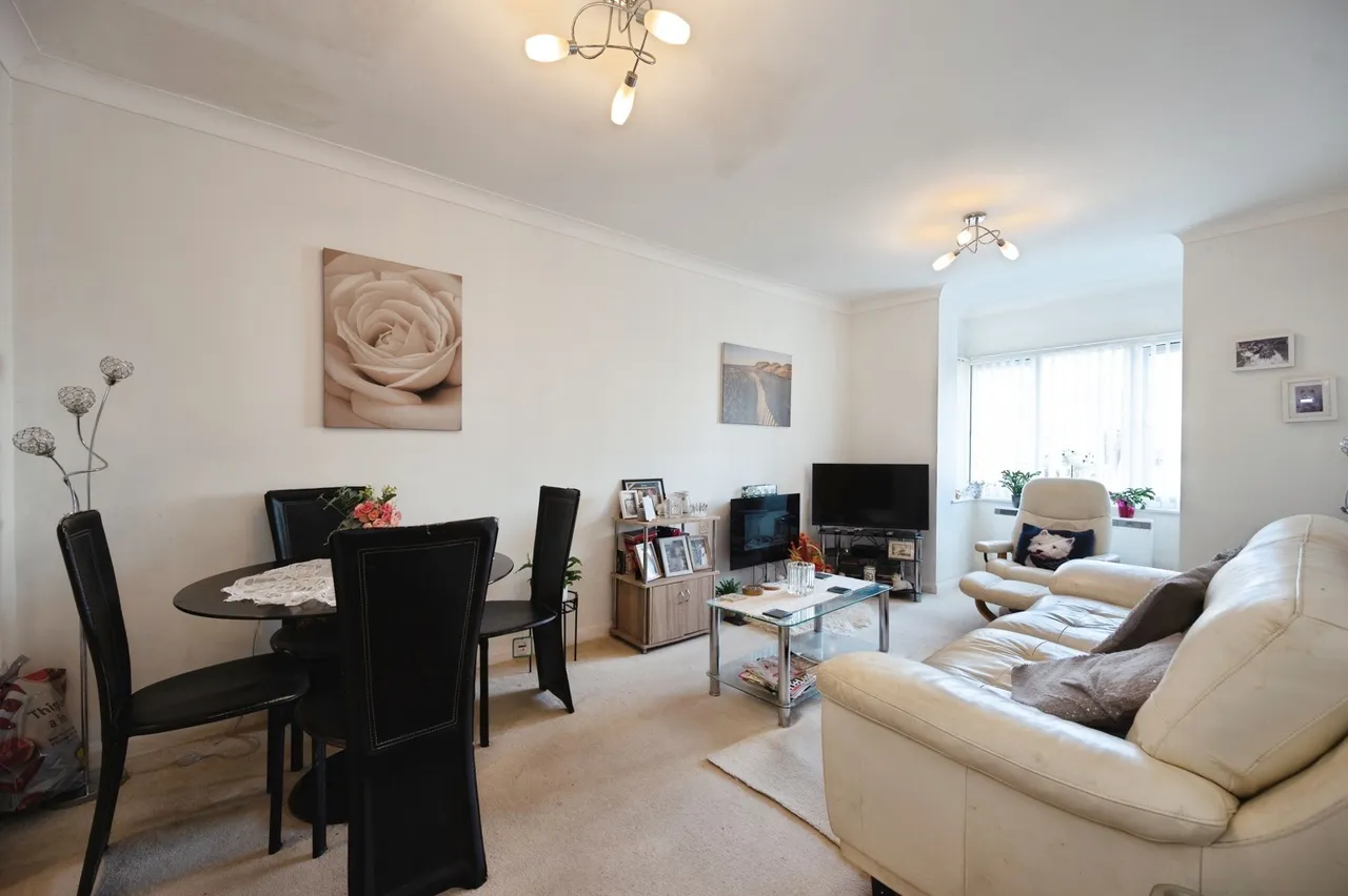 Staunton Avenue, Hayling Island, PO11, photo 2
