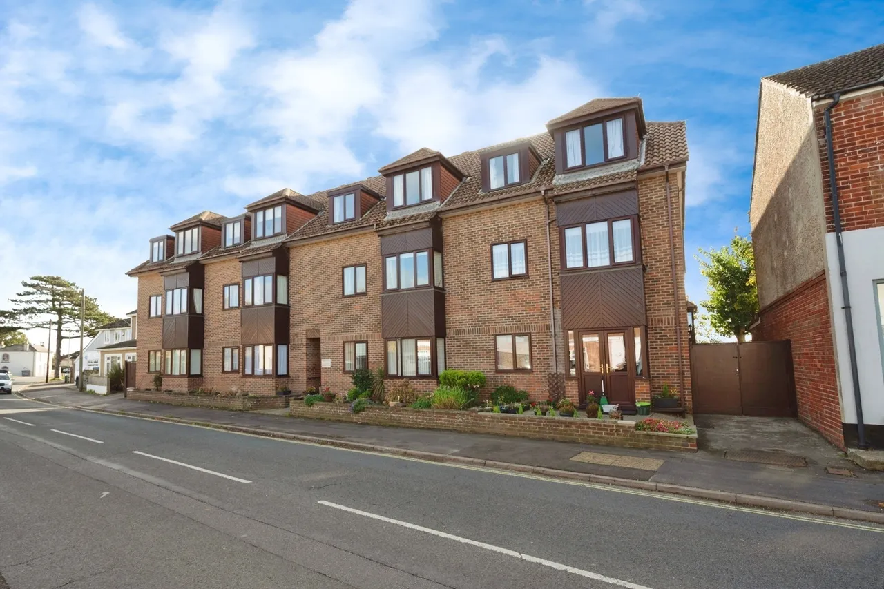 Staunton Avenue, Hayling Island, PO11, photo 15
