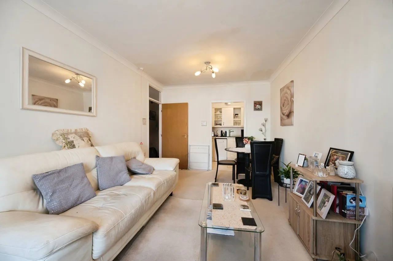 Staunton Avenue, Hayling Island, PO11, photo 11